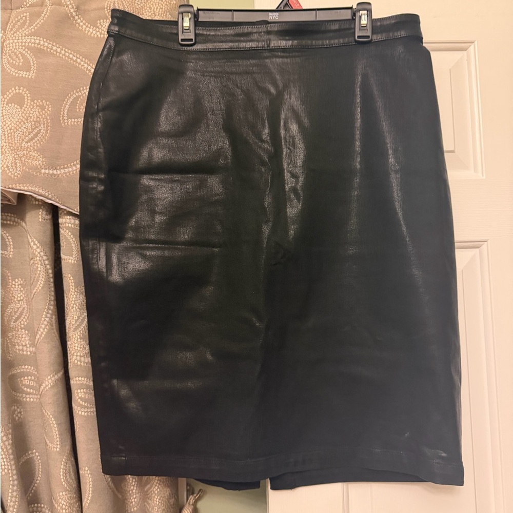 Jen 7 Trendy Black Coated Skirt